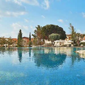 Aphrodite Hills Buchen