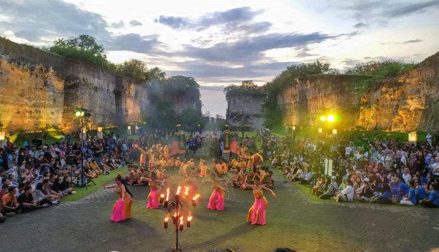 Bali Rundreise Uluwatu Feuuertanz